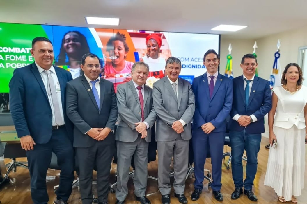 Merlong Solano e vários prefeitos buscam apoio do MDS para projetos sociais no Piauí