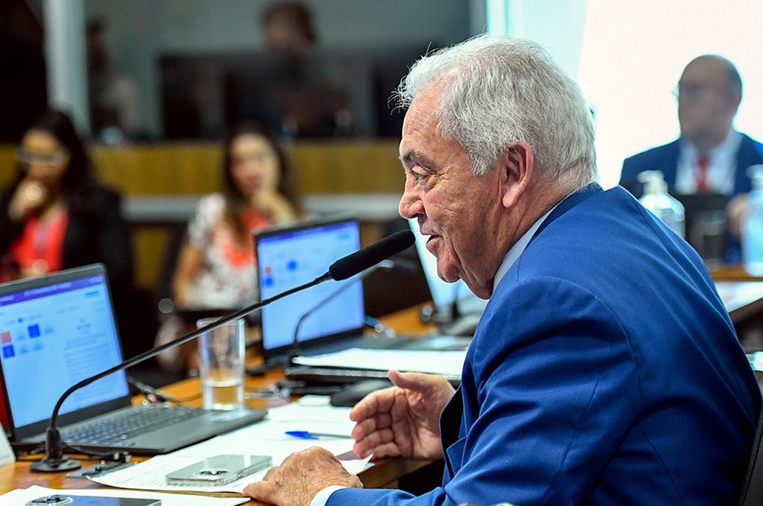 Otto Alencar concedeu vista coletiva; projeto vai voltar à pauta