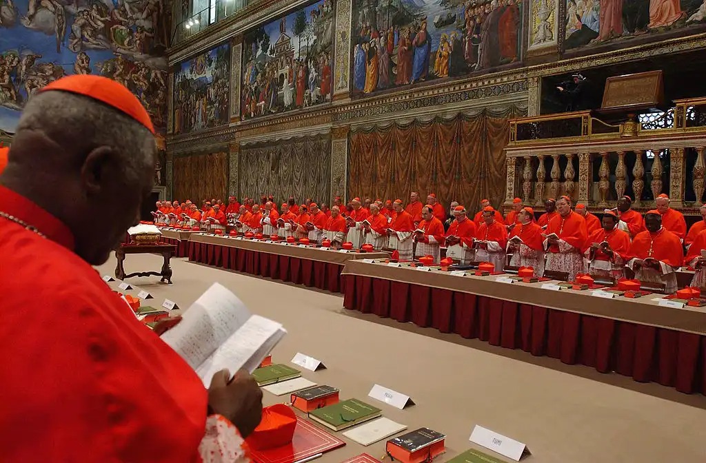 Capela Sistina pronta para o conclave que escolherá o novo Pontífice