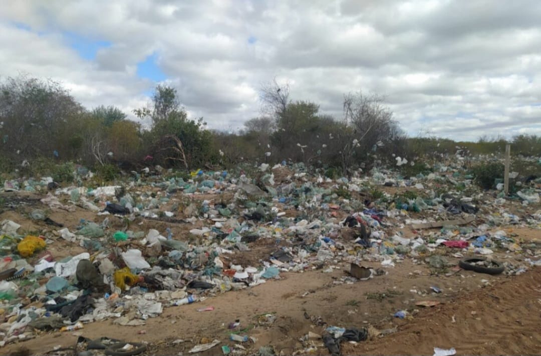 Prefeitura de Patos do Piauí é alvo de investigação por descarte irregular de resíduos