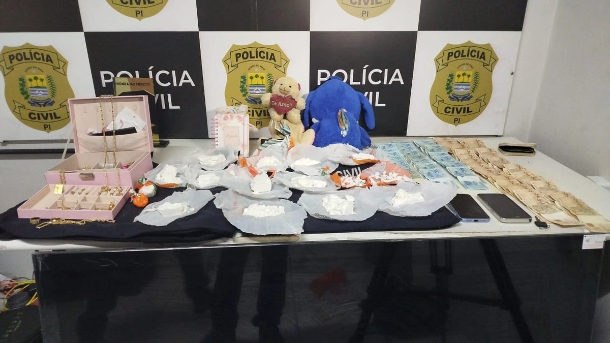 Casal é preso com drogas escondidas em ursinhos de pelúcia na zona norte de Teresina
