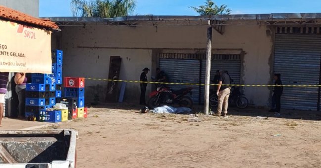 Homem é executado a tiros em posto de combustíveis na cidade de Altos