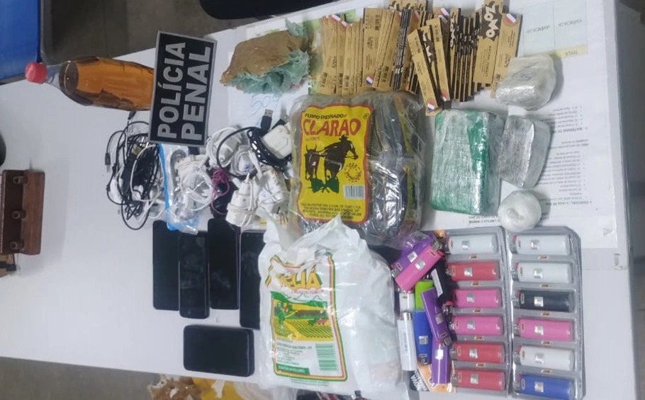 Material apreendido com os adolescentes em Altos