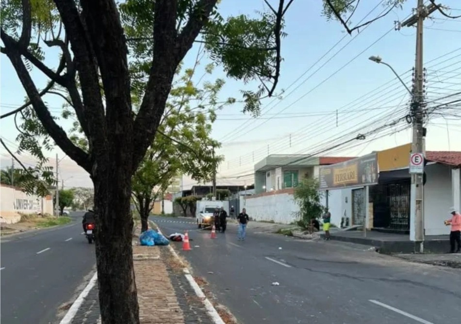 Motociclista morre ao colidir em árvore na Avenida Odilon Araújo em Teresina