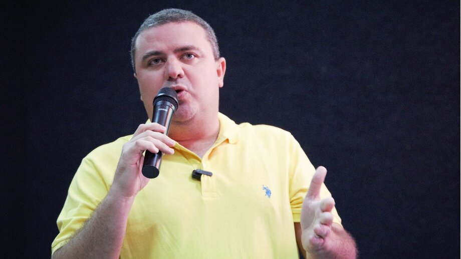 Prefeito Nestor Renato Pinheiro Elvas.