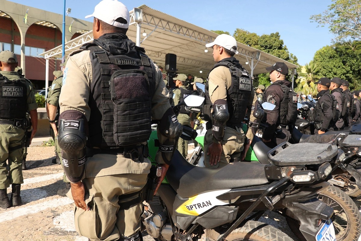 Policiais militares no lançamento da operação