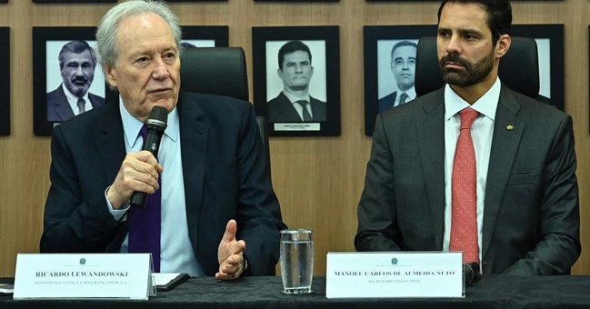 Lula indica Manoel Carlos de Almeida Neto como ministro interino da Justiça e discute reformulação da pasta